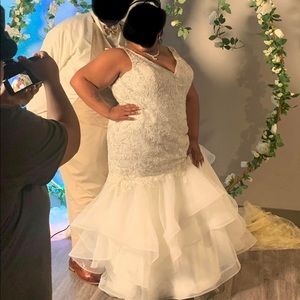 Plus size wedding dress altered to fit 18/20 in size Ivory color